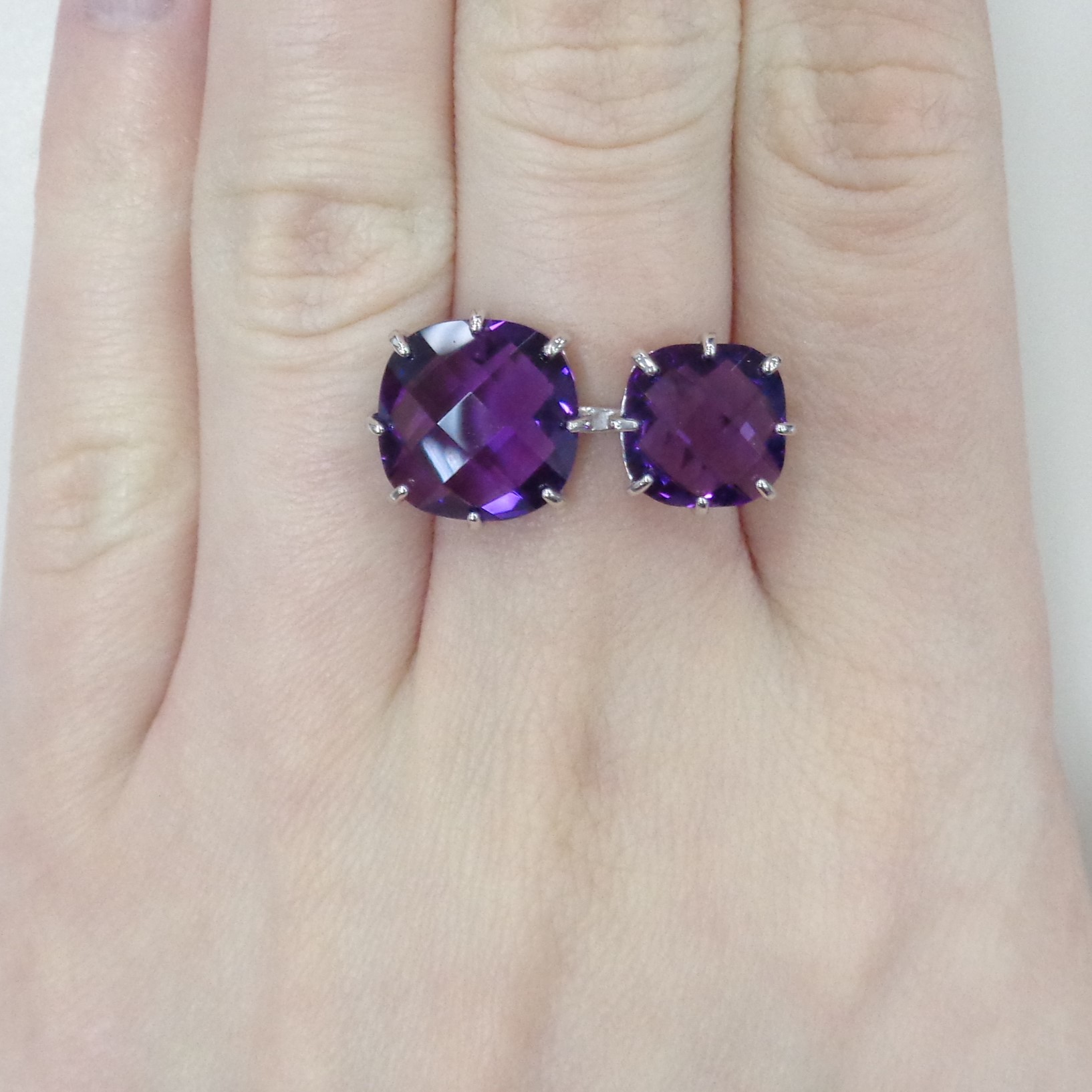 Серебряное кольцо с аметистами